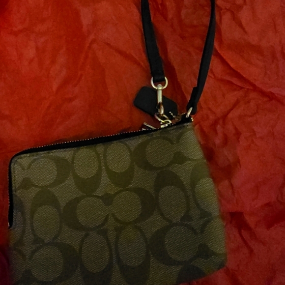 NWOT Coach Brown and Black w Gold Hardware Wristlet Adorned W Classic Coach logo - Picture 2 of 9